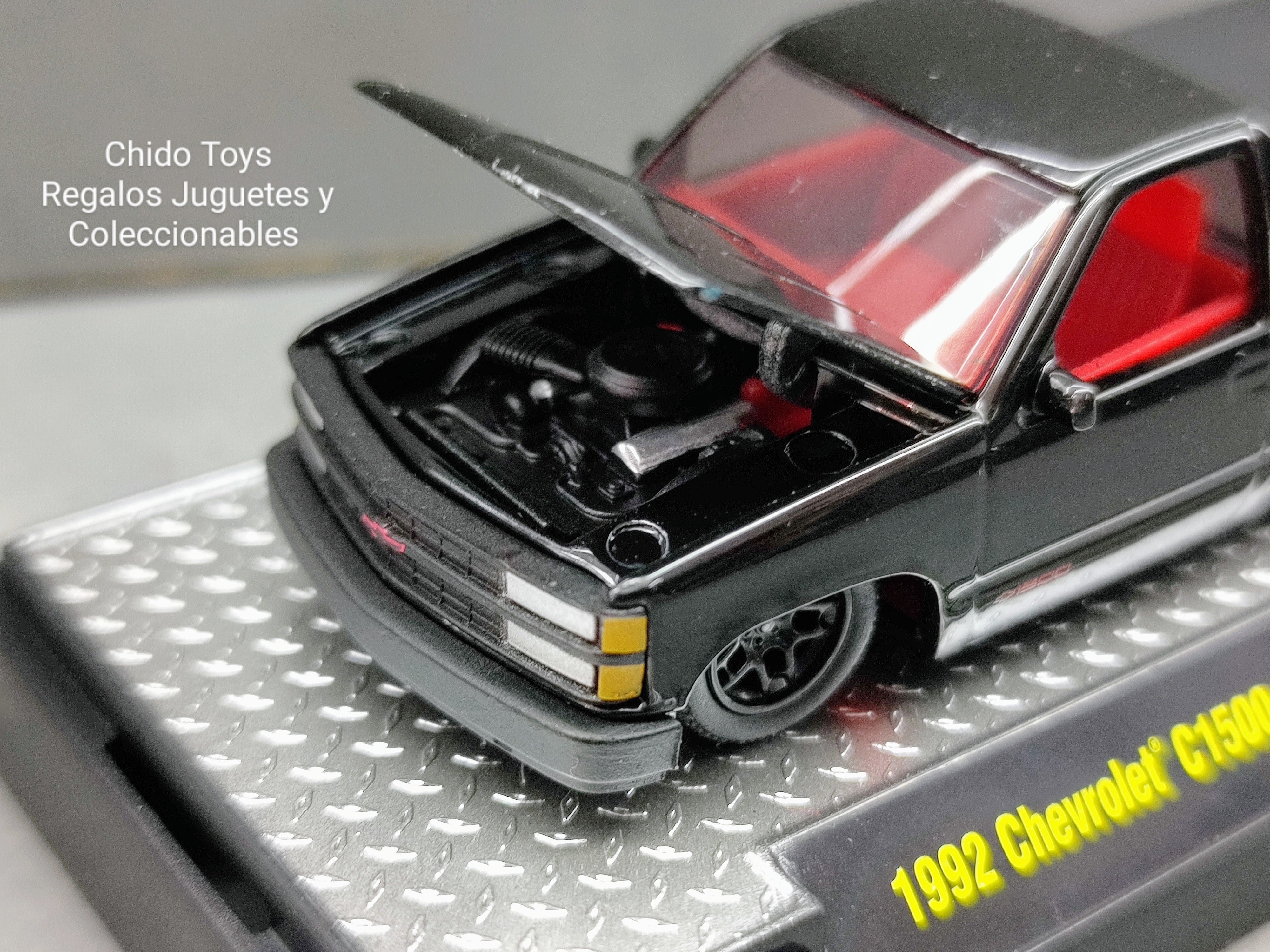 Auto a escala marca M2, 1992 Chevrolet C1500 SS454 Negro - Chido Toys