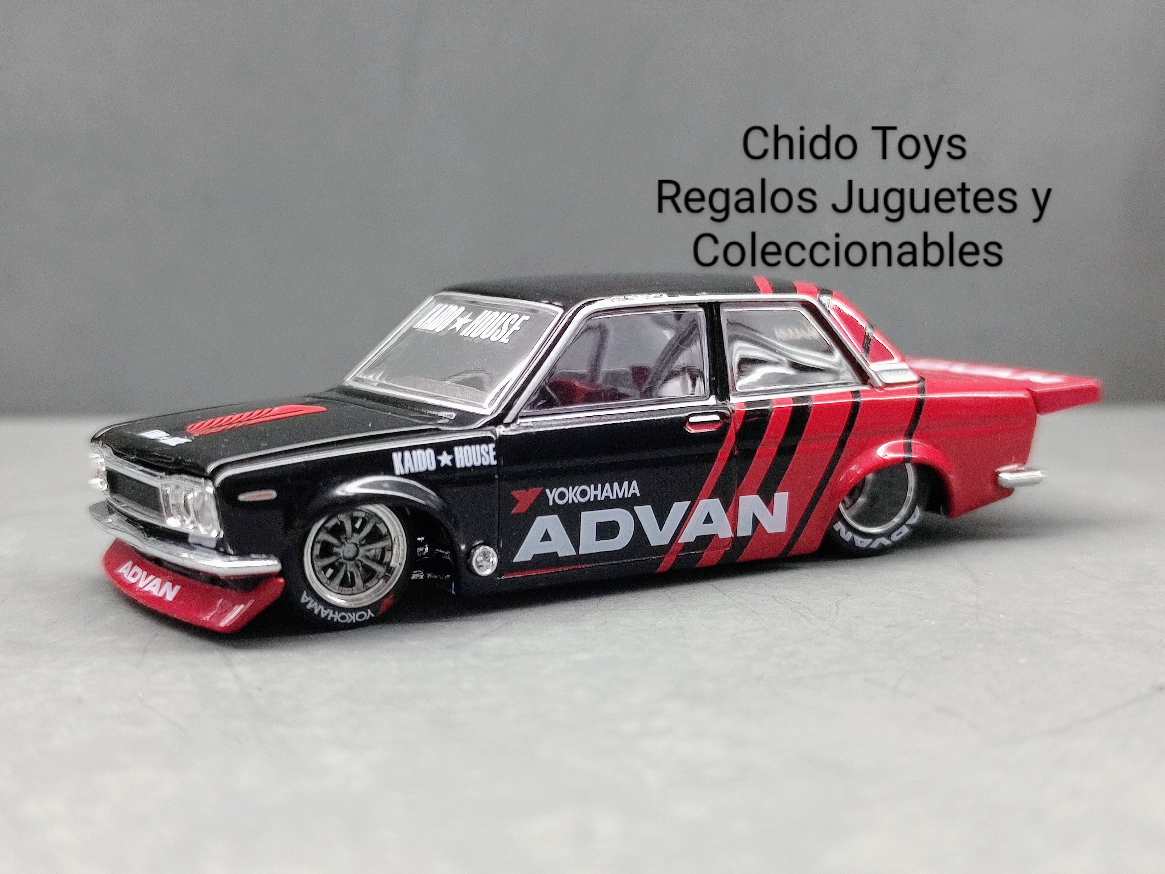 Auto a escala marca Mini GT; Datsun 510 Pro Street Advan Yokohama Edición Limitada - Chido Toys