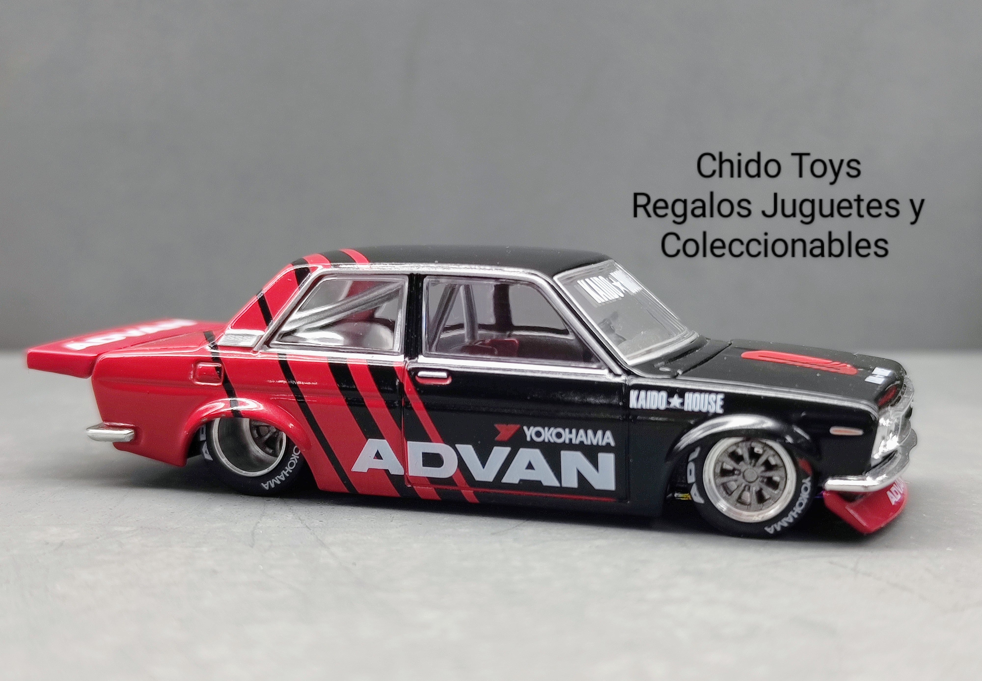 Auto a escala marca Mini GT; Datsun 510 Pro Street Advan Yokohama Edición Limitada - Chido Toys