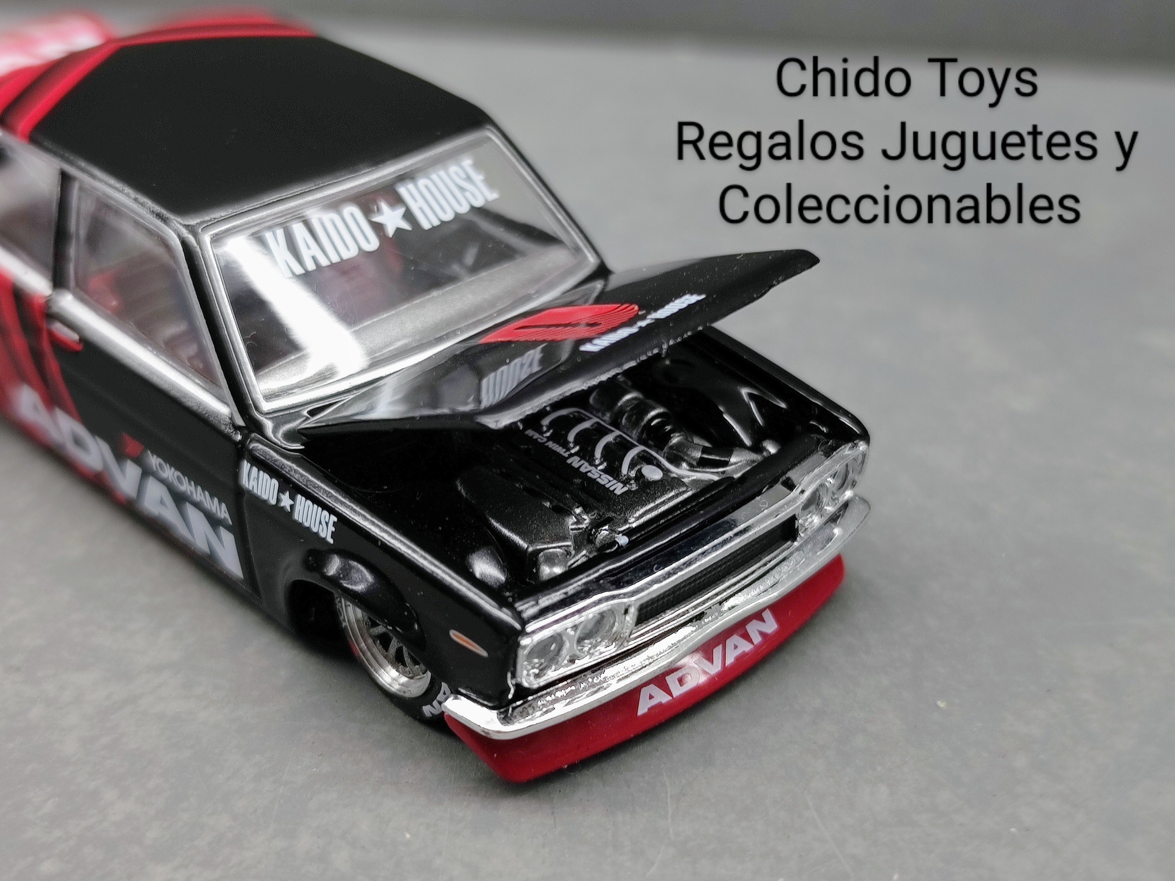 Auto a escala marca Mini GT; Datsun 510 Pro Street Advan Yokohama Edición Limitada - Chido Toys