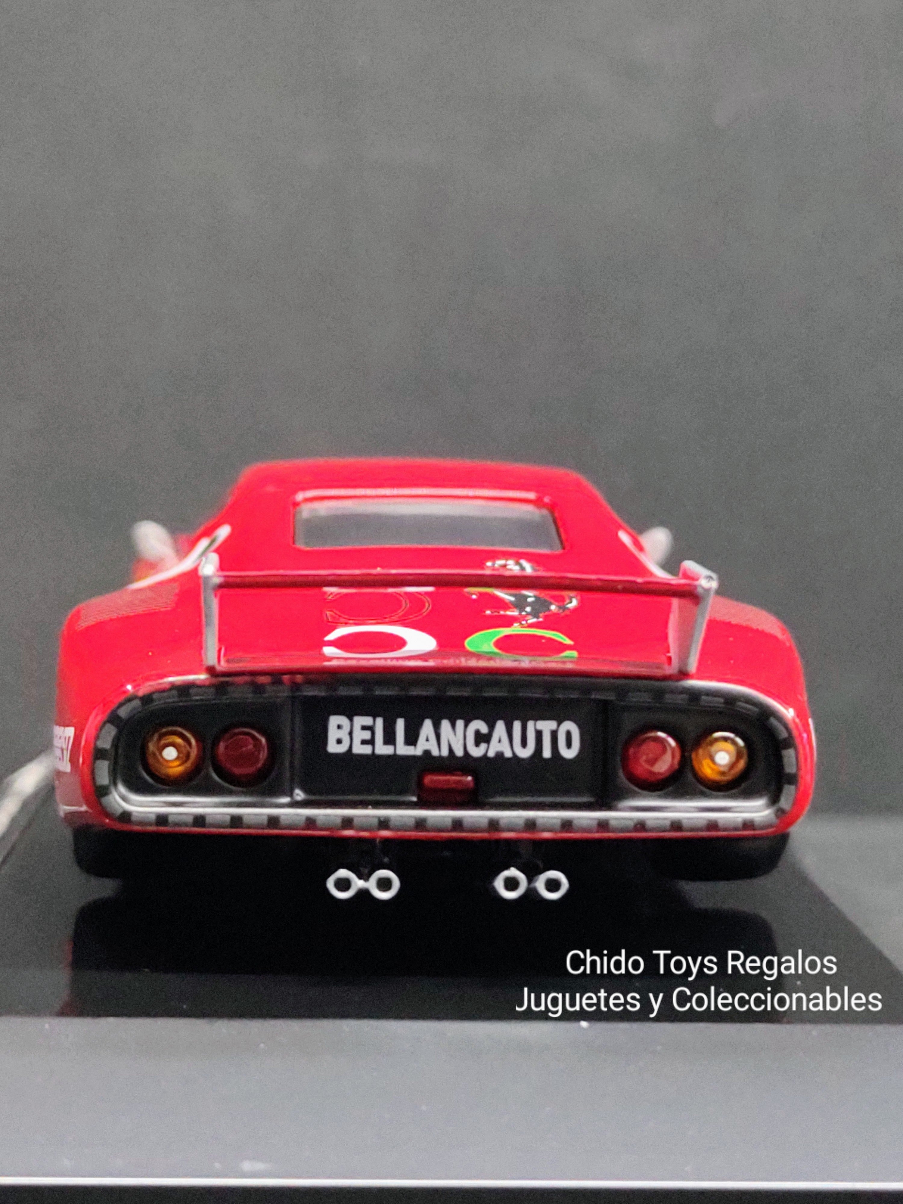 Bburago Ferrari 512 BB Monza 1981 1:43 con Capelo Acrílico - Chido Toys