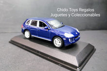 Cargar imagen en el visor de la galería, Auto a escala marca Minichamps, modelo Porsche Cayenne GTS 2007, edad 14+
