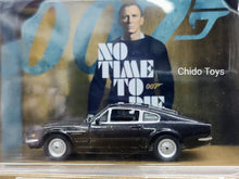 Cargar imagen en el visor de la galería, Auto a escala, marca Auto a escala, marca Johnny Lightning, modelo Aston Martin V8 - 007, color negro, 14+
