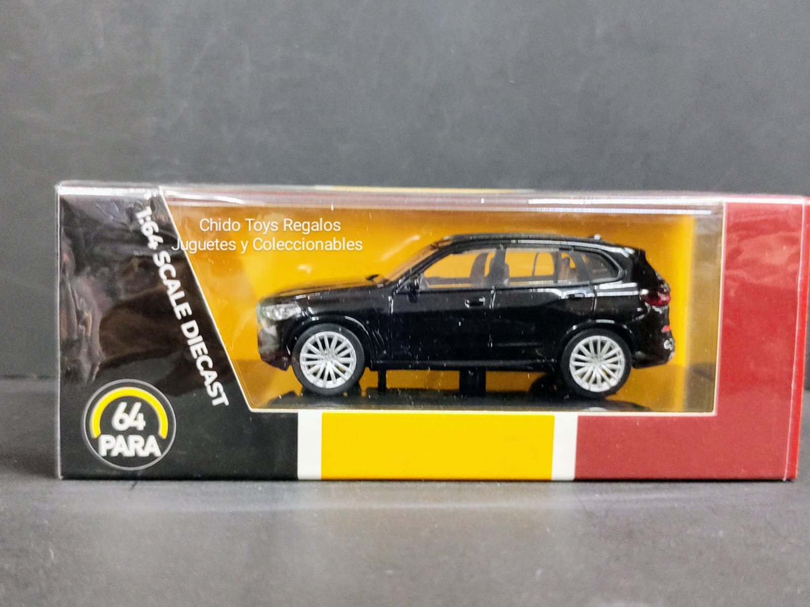 Para 64 BMW X5 1:64 negro con base display - Chido Toys