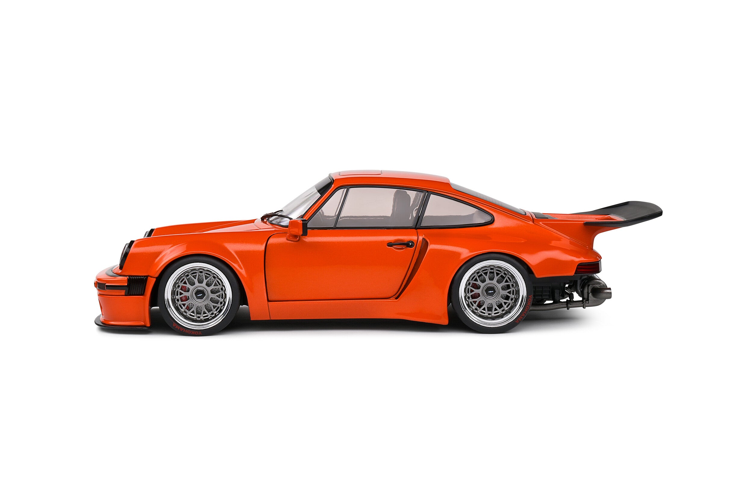 Solido KS-R 2022 1:18 naranja con puertas funcionales y doble turbo
