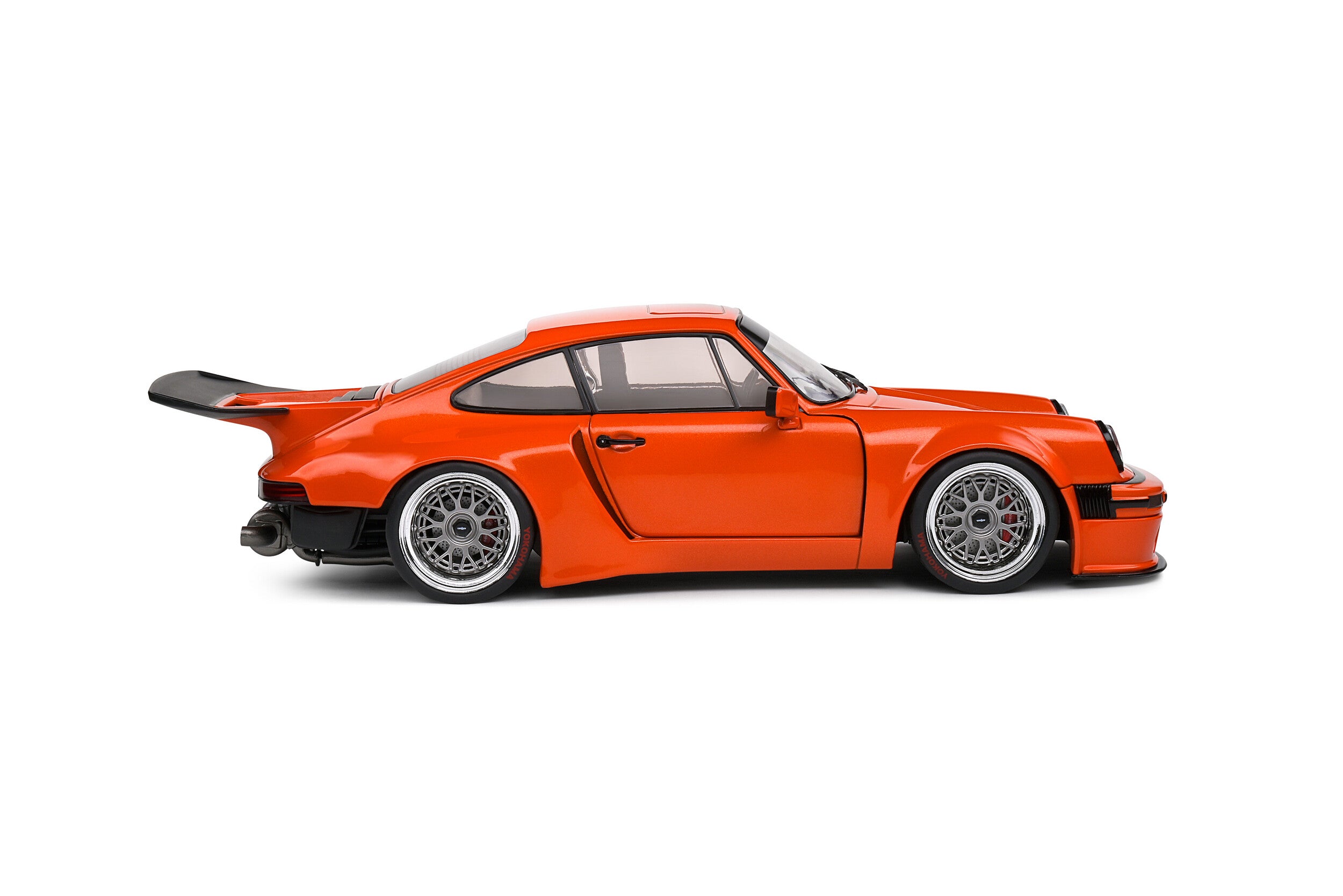 Solido KS-R 2022 1:18 naranja con puertas funcionales y doble turbo
