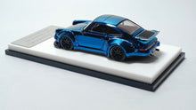 Cargar imagen en el visor de la galería, PREVENTA Auto a escala marca MC modelo RWB930 cromo azul
