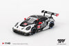 Mini GT Porsche 911 GT3 R Rexy número 77 IMSA escala 1:64 con decoración de dinosaurio, alerón de competición y llantas de goma.
