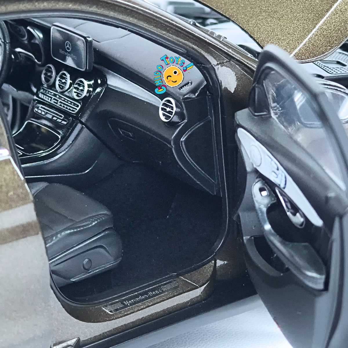 Mercedes-Benz GLC 1:18 Norev marrón metálico con apertura total