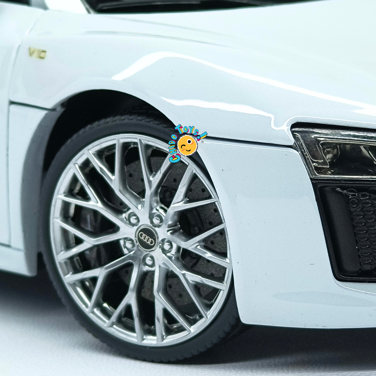Audi R8 Spyder V10 2016 iScale 1:18 Suzuka Grey Dealer Edition