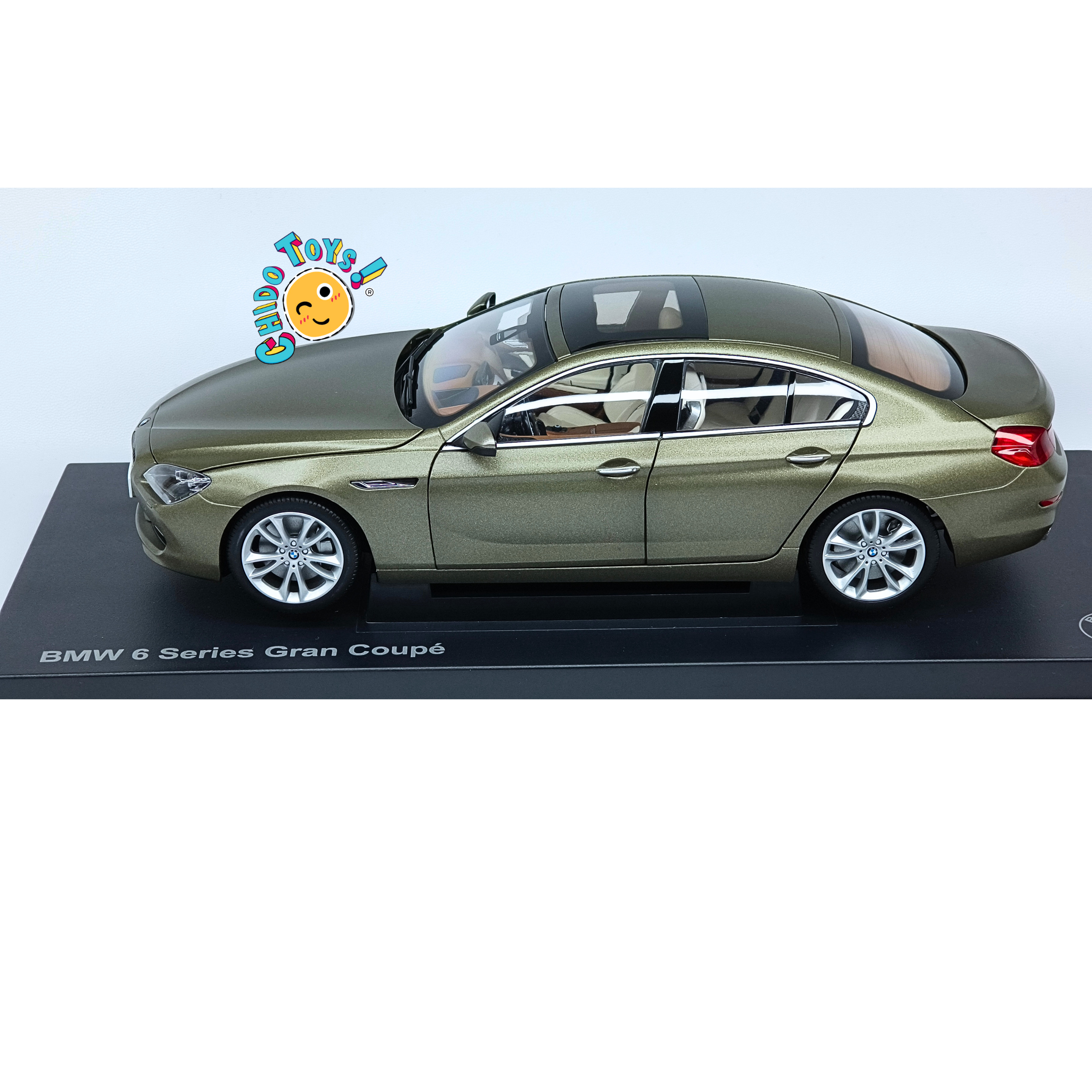 BMW 650i Gran Coupé F06 1:18 Frozen Bronze, Dealer Edition con apertura total, techo panorámico y caja original BMW.
