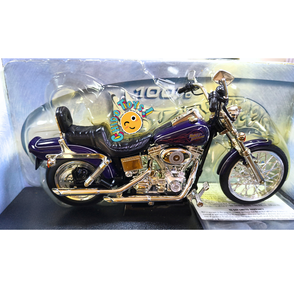 Hot Wheels Harley-Davidson 100th Anniversary escala 1:10 color morado metálico con abundantes cromados, rines de radios y neumáticos de goma.