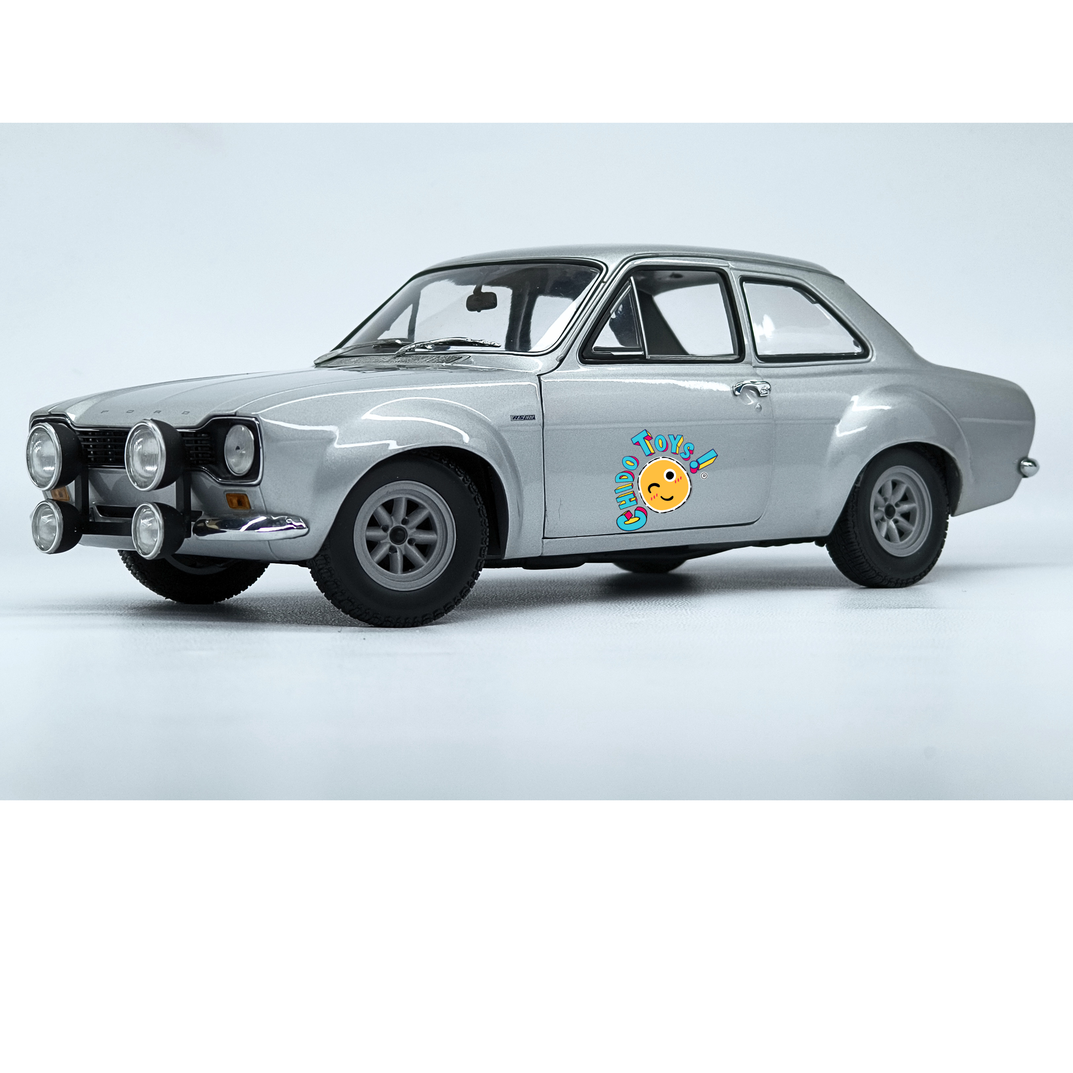 Minichamps Ford Escort I RS 1600 FAV 1970 1:18 plata con dirección funcional