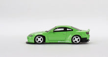 Cargar imagen en el visor de la galería, Auto a escala marca Mini GT modelo Nissan Silvia (S15) Rocket Bunny
