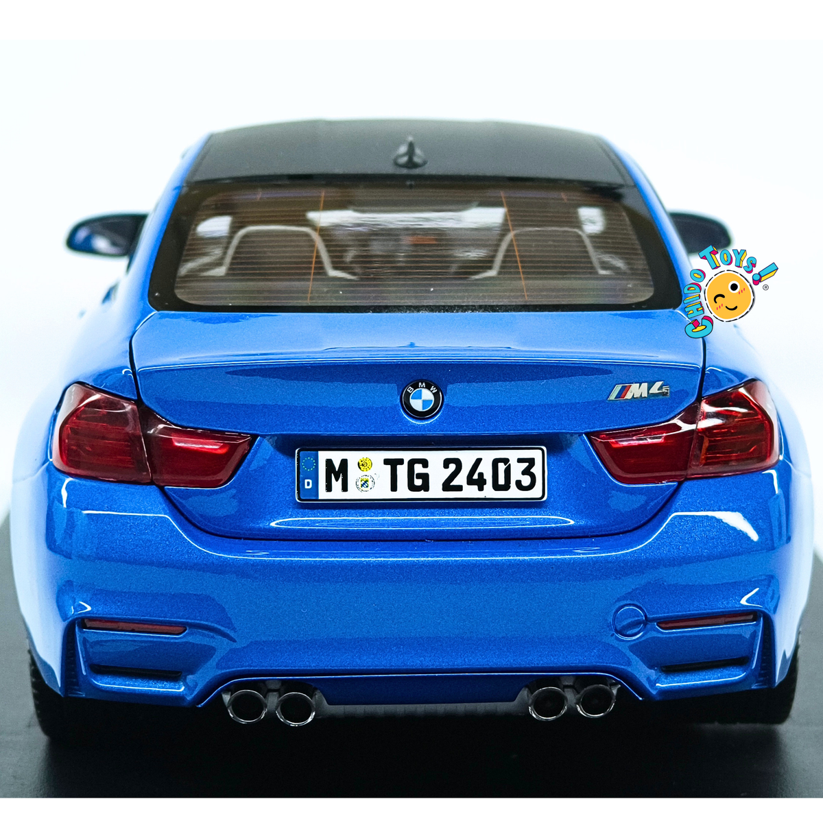 BMW M4 Coupé F82 Dealer Edition Paragon 1:18 Yas Marina Blue con apertura total