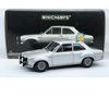 Minichamps Ford Escort RS 1600 FAV 1970 1:18 plata, volante derecho, dirección funcional, puertas y cofre abatibles.