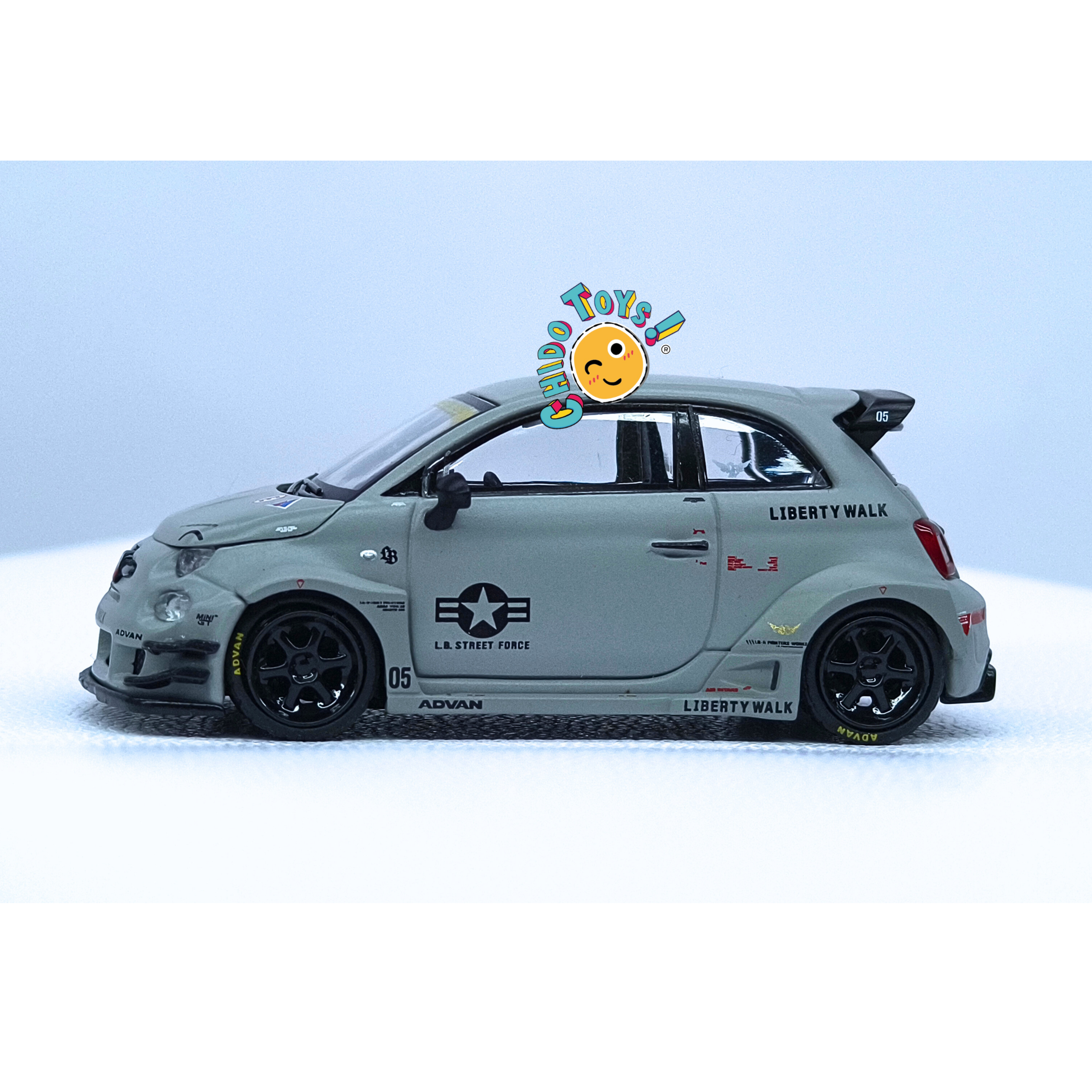 Mini GT Abarth 595 LB-WORKS Fighters 1:64 gris
