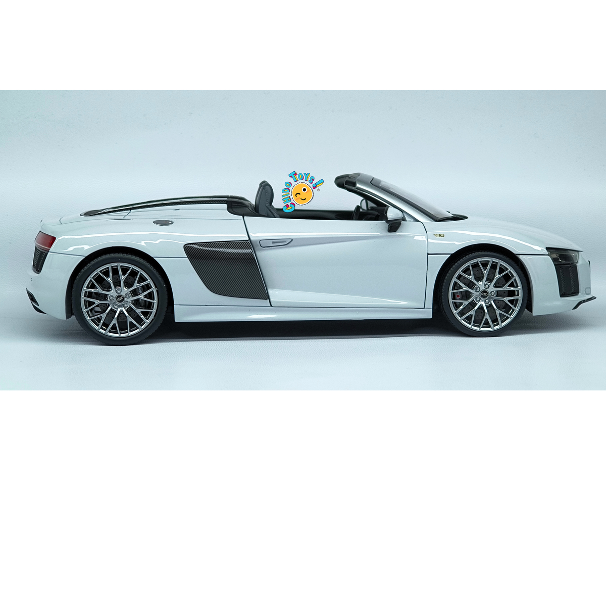 Audi R8 Spyder V10 2016 iScale 1:18 Suzuka Grey Dealer Edition