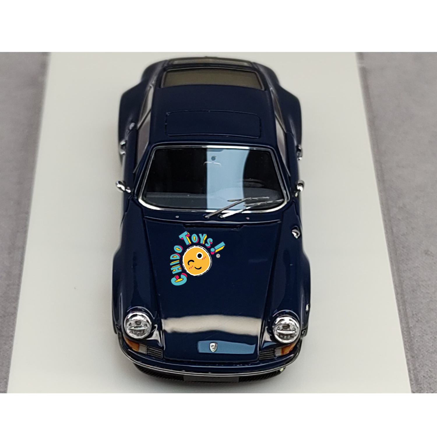 M64X Collections 1:64 – 911 Classic Coupé azul Midnight (ed. limitada 199 piezas) con base y capelo acrílico