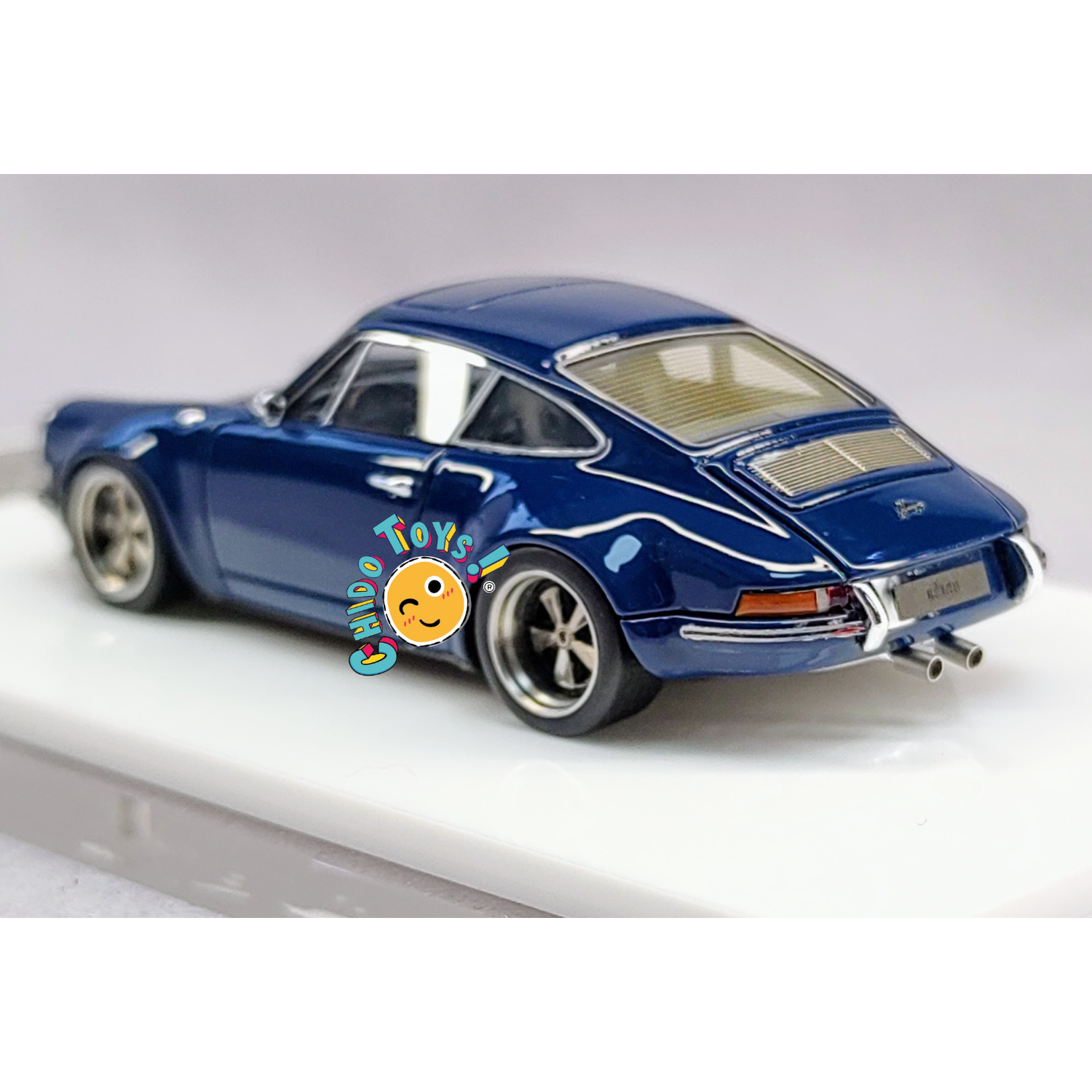 M64X Collections 1:64 – 911 Classic Coupé azul Midnight (ed. limitada 199 piezas) con base y capelo acrílico