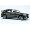 Mercedes-Benz GLC Norev 1:18 marrón metálico, con apertura total, interior alfombrado, dirección y suspensión funcionales.