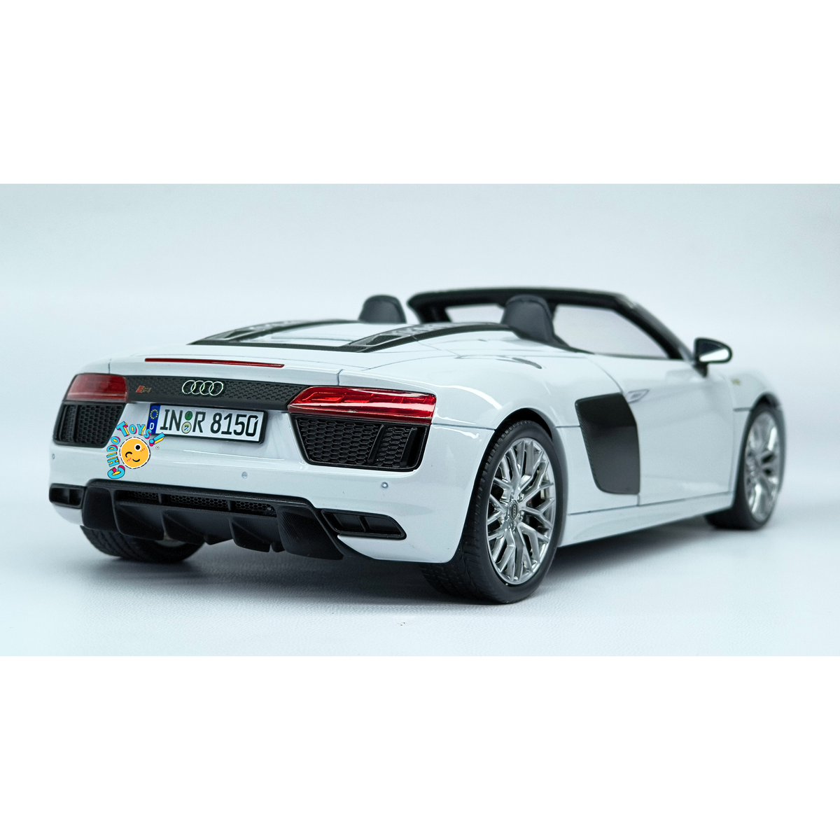 Audi R8 Spyder V10 2016 iScale 1:18 Suzuka Grey Dealer Edition