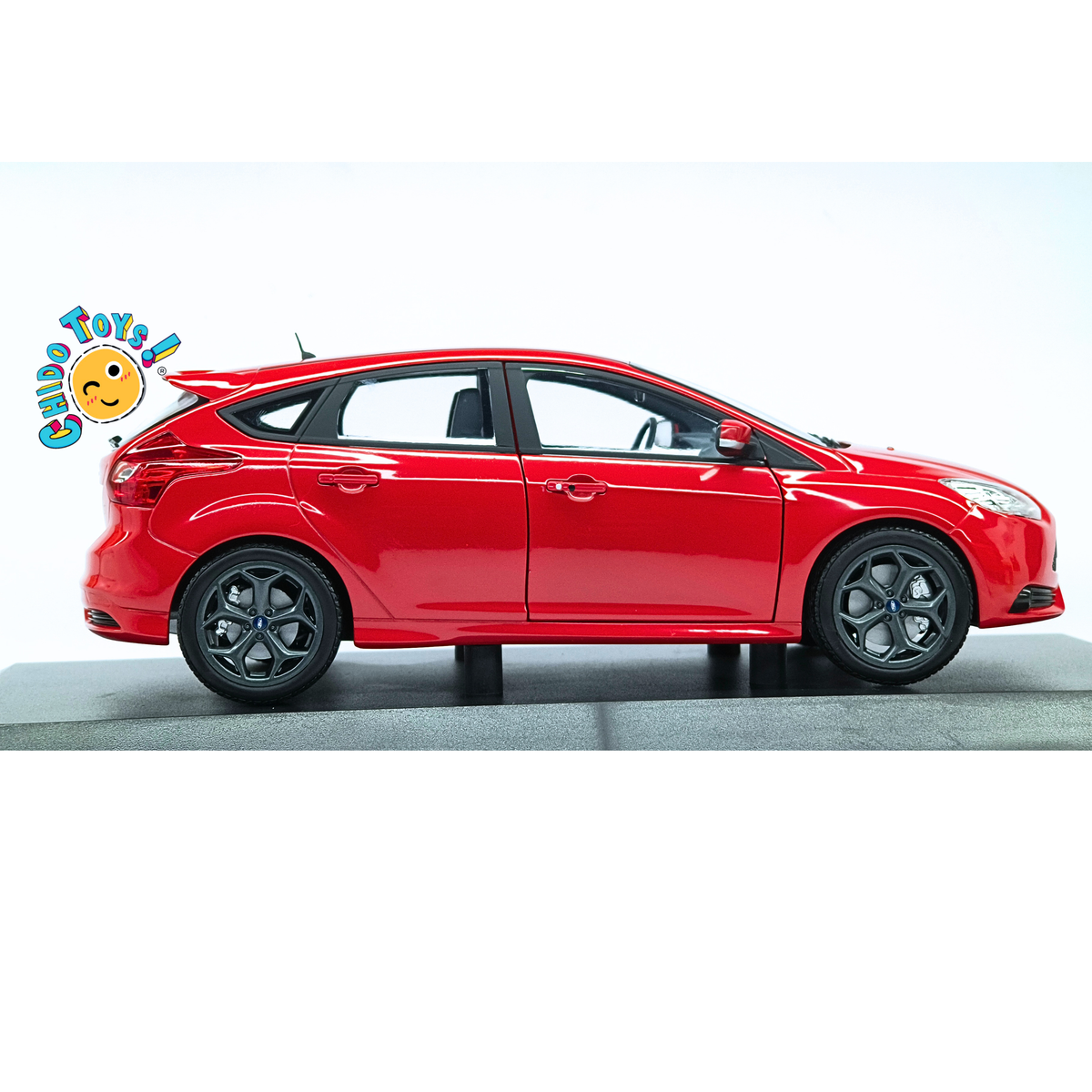 Ford Focus ST 2011 Minichamps 1:18 Race Red edición limitada 504 piezas