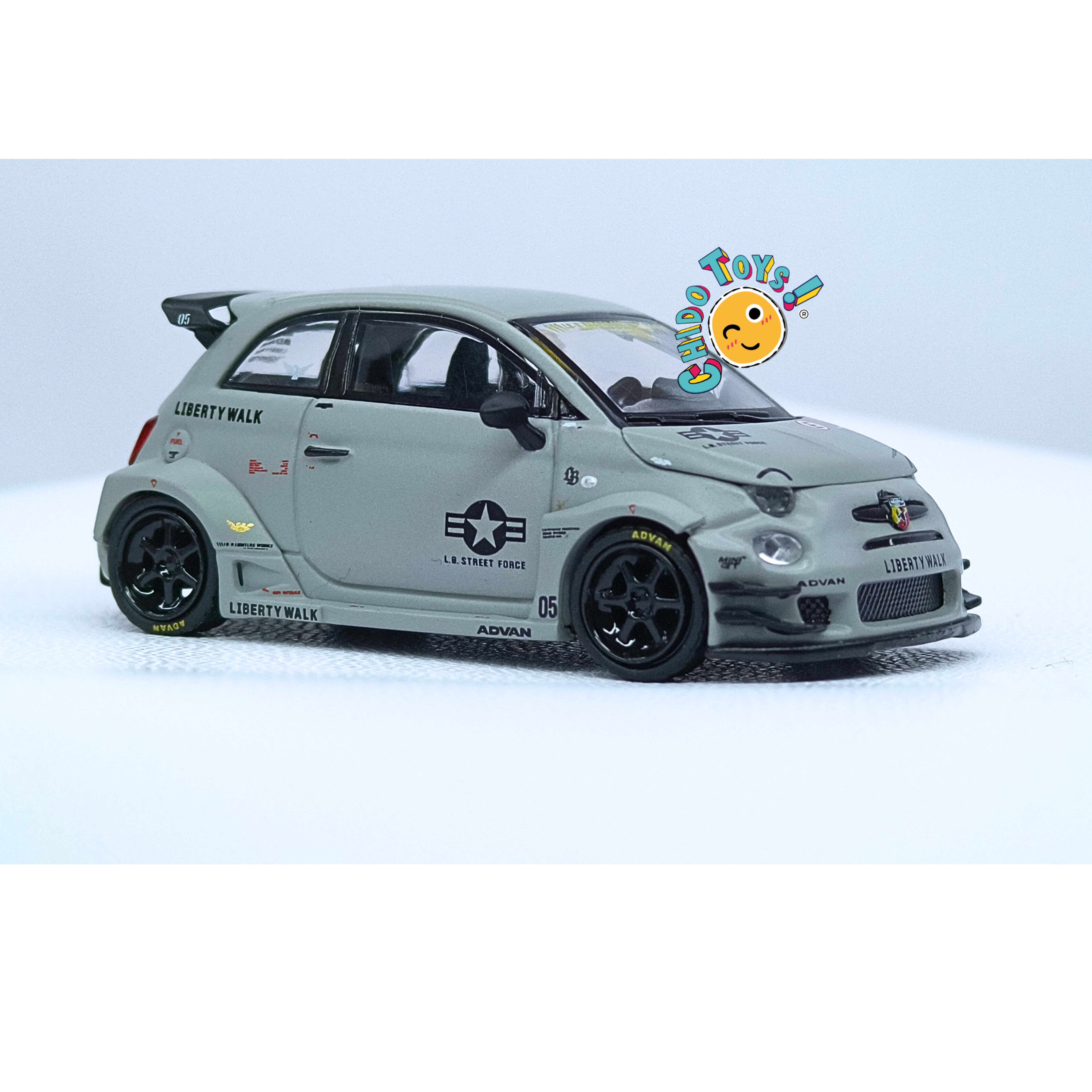 Mini GT Abarth 595 LB-WORKS Fighters 1:64 gris