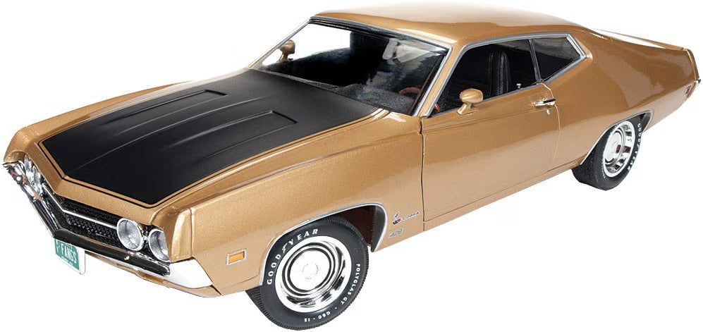 Ford Torino Cobra 1970 Auto World 1:18 en Bright Gold Poly, muscle car diecast fuera de producción con caja original aún sellada.
