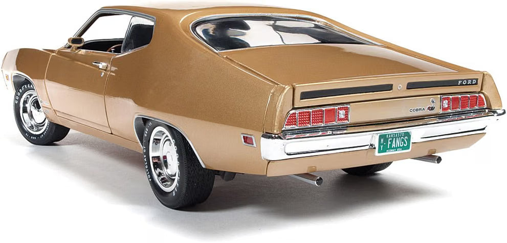 Auto World 1970 Ford Torino Cobra 1:18 Bright Gold Poly caja sellada