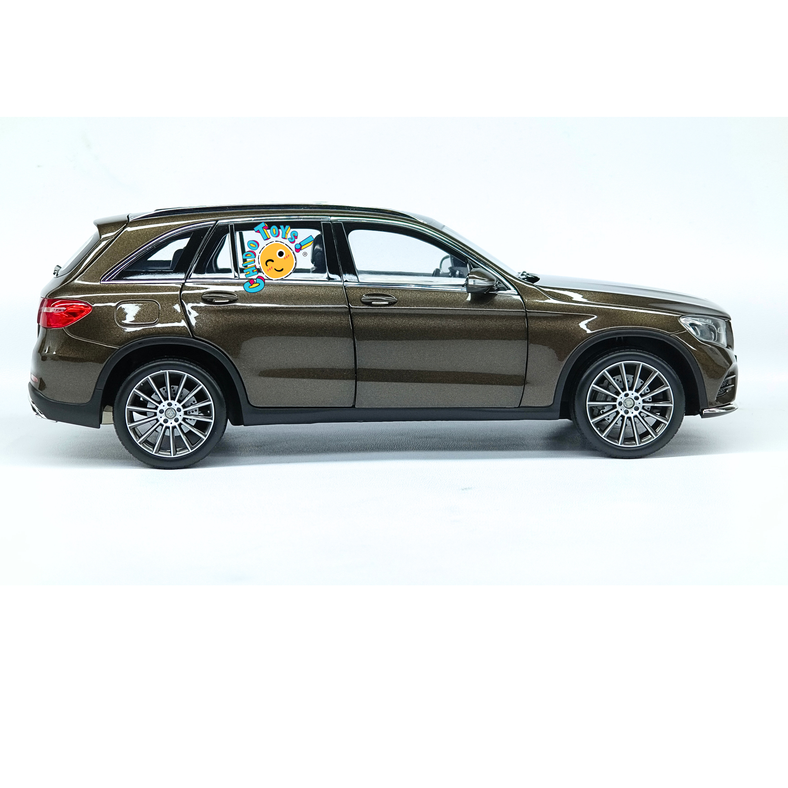 Mercedes-Benz GLC 1:18 Norev marrón metálico con apertura total