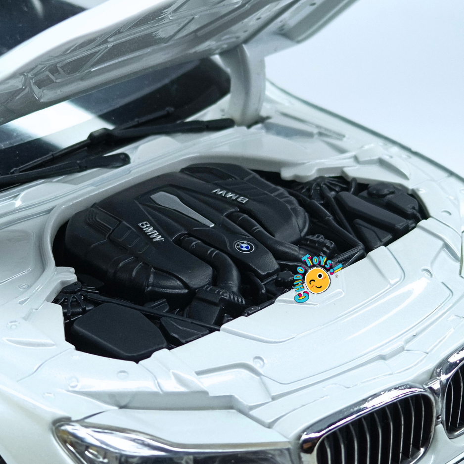BMW 750Li G12 Dealer Edition Paragon 1:18 Mineral White apertura total