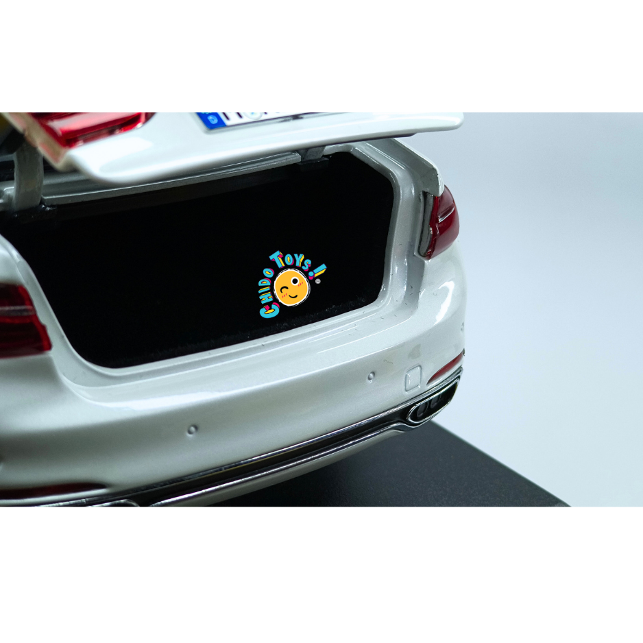 BMW 750Li G12 Dealer Edition Paragon 1:18 Mineral White apertura total
