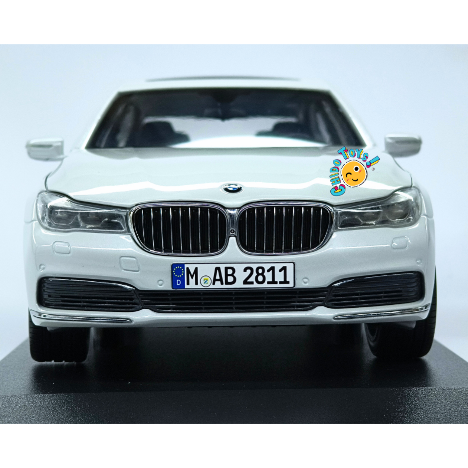 BMW 750Li G12 Dealer Edition Paragon 1:18 Mineral White apertura total