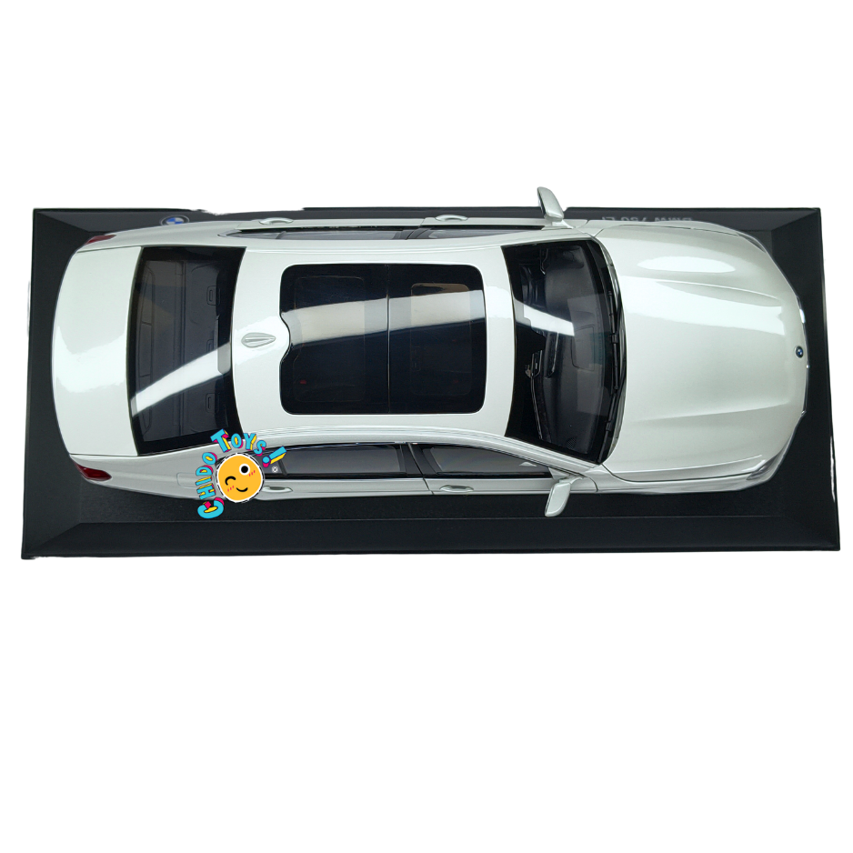 BMW 750Li G12 Dealer Edition Paragon 1:18 Mineral White apertura total