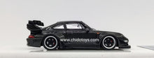 Cargar imagen en el visor de la galería, Auto a escala marca Aurora Model modelo Porsche RWB993 Carbón
