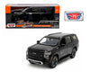 MotorMax Chevrolet Tahoe Z71 2025 1:24 negra, diecast con llantas de goma y apertura de puertas delanteras y tapa trasera.