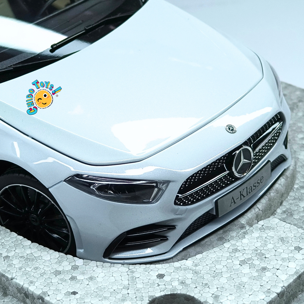 Mercedes-Benz Clase A AMG Line W177 Norev 1:18 Digital White con apertura total