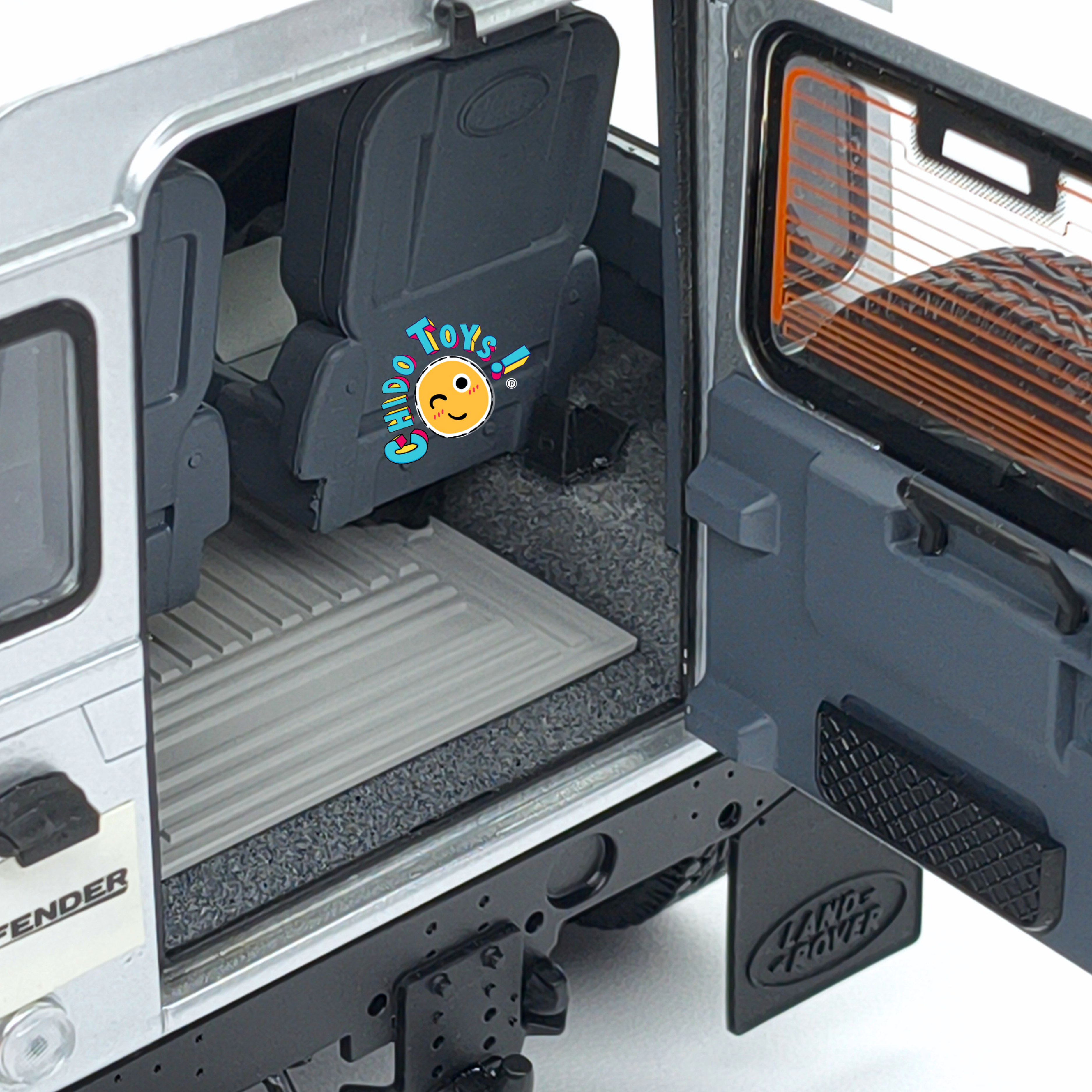Kyosho Land Rover Defender 90 Indus Silver 1:18 con apertura total
