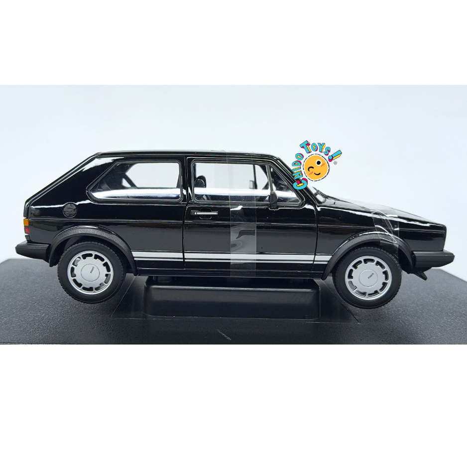 Welly NEX Volkswagen Golf I GTI escala 1:18 color negro con base de exhibición, aperturas funcionales y caja original.