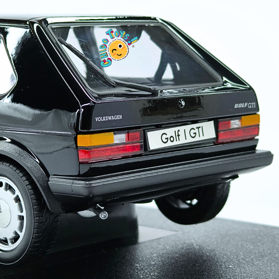 Welly NEX Volkswagen Golf I GTI 1:18 Negro con base de exhibición