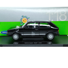 Welly NEX Volkswagen Golf I GTI escala 1:18 color negro con base de exhibición, aperturas funcionales y caja original.