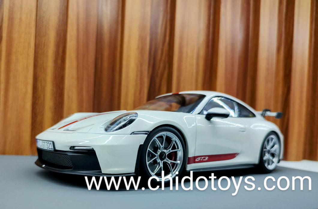 Auto a escala 1:18, marca Norev, Modelo Porsche 911 GT3 2021