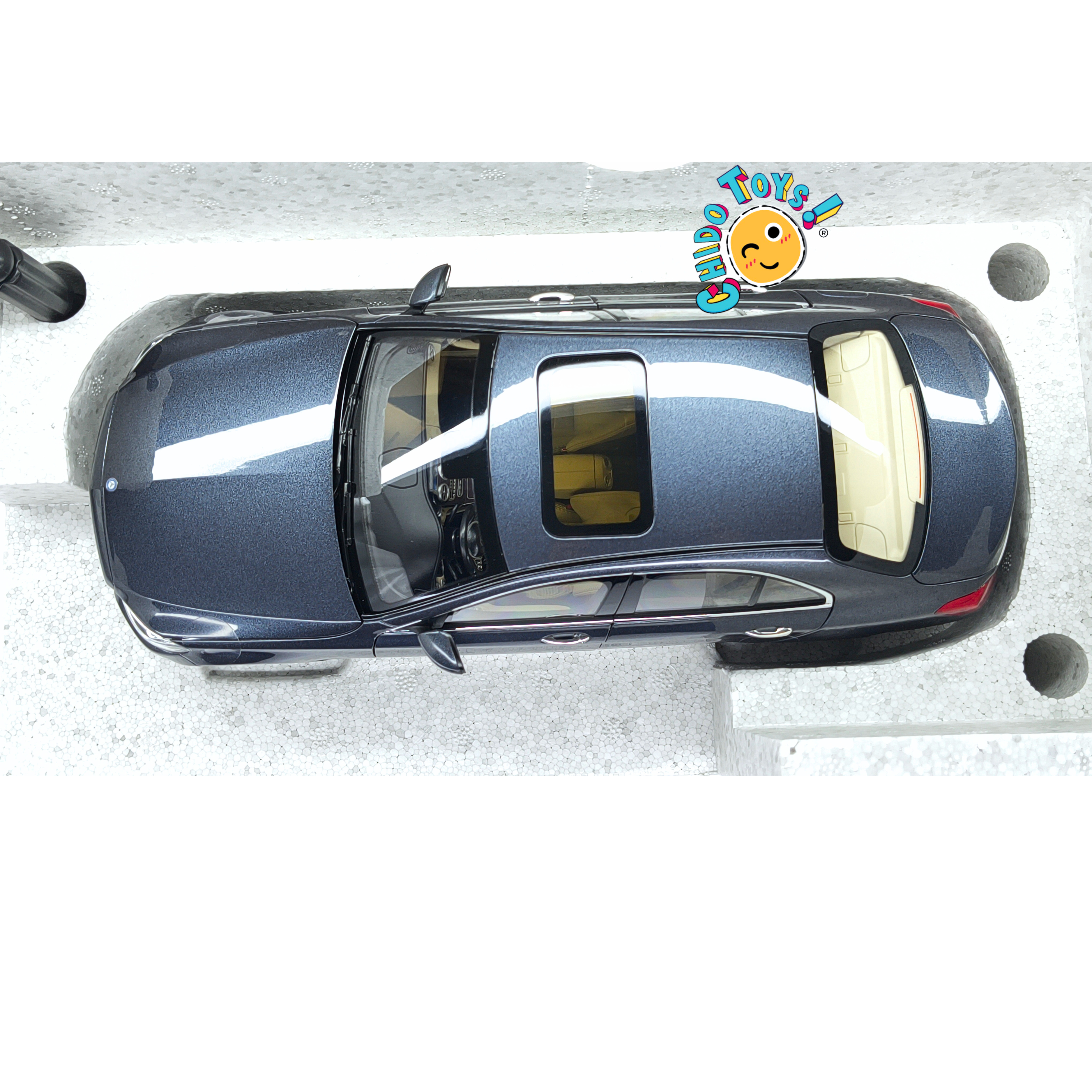 Mercedes-Benz Clase C W205 Avantgarde Norev 1:18 gris tenorita Dealer Edition