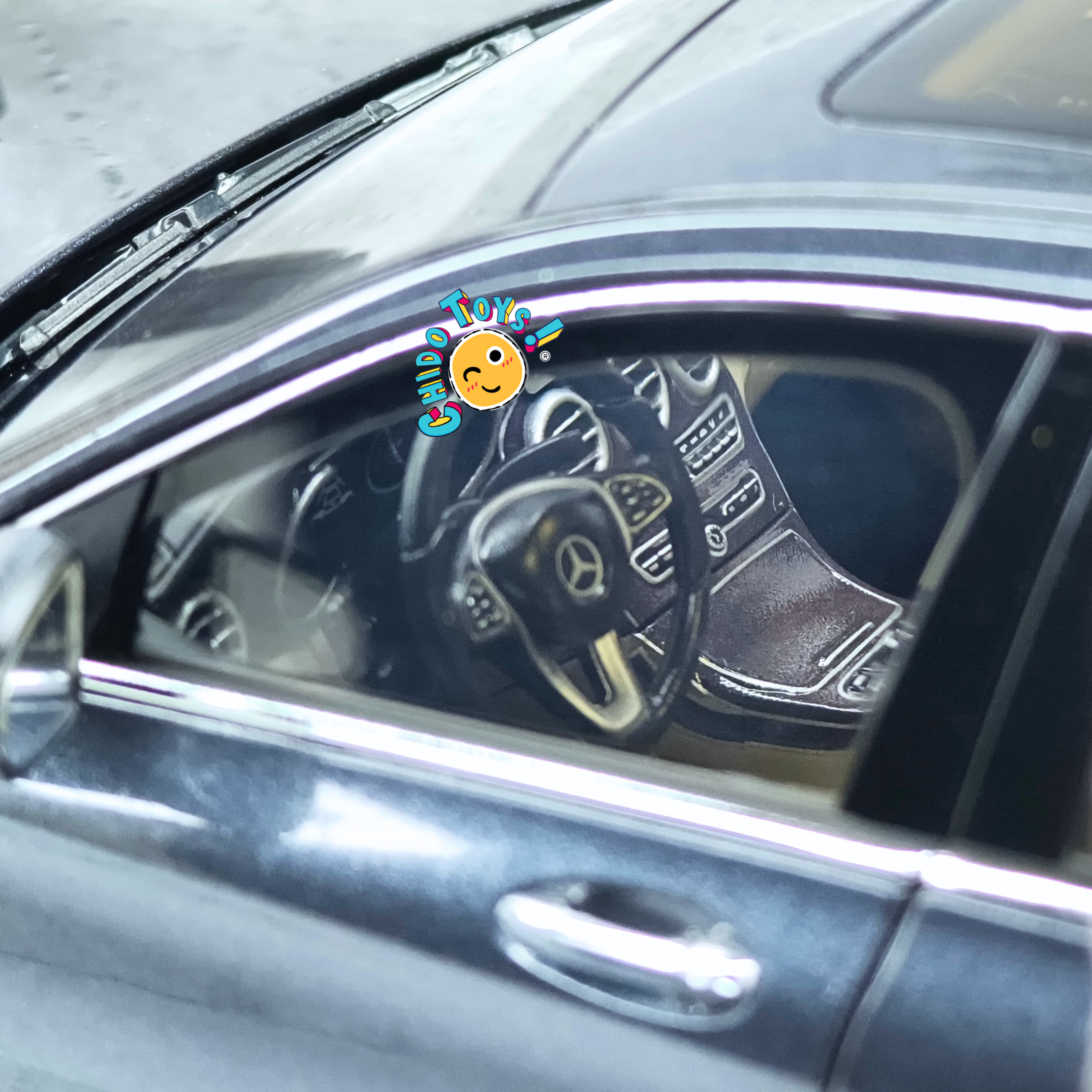 Mercedes-Benz Clase C W205 Avantgarde Norev 1:18 gris tenorita Dealer Edition
