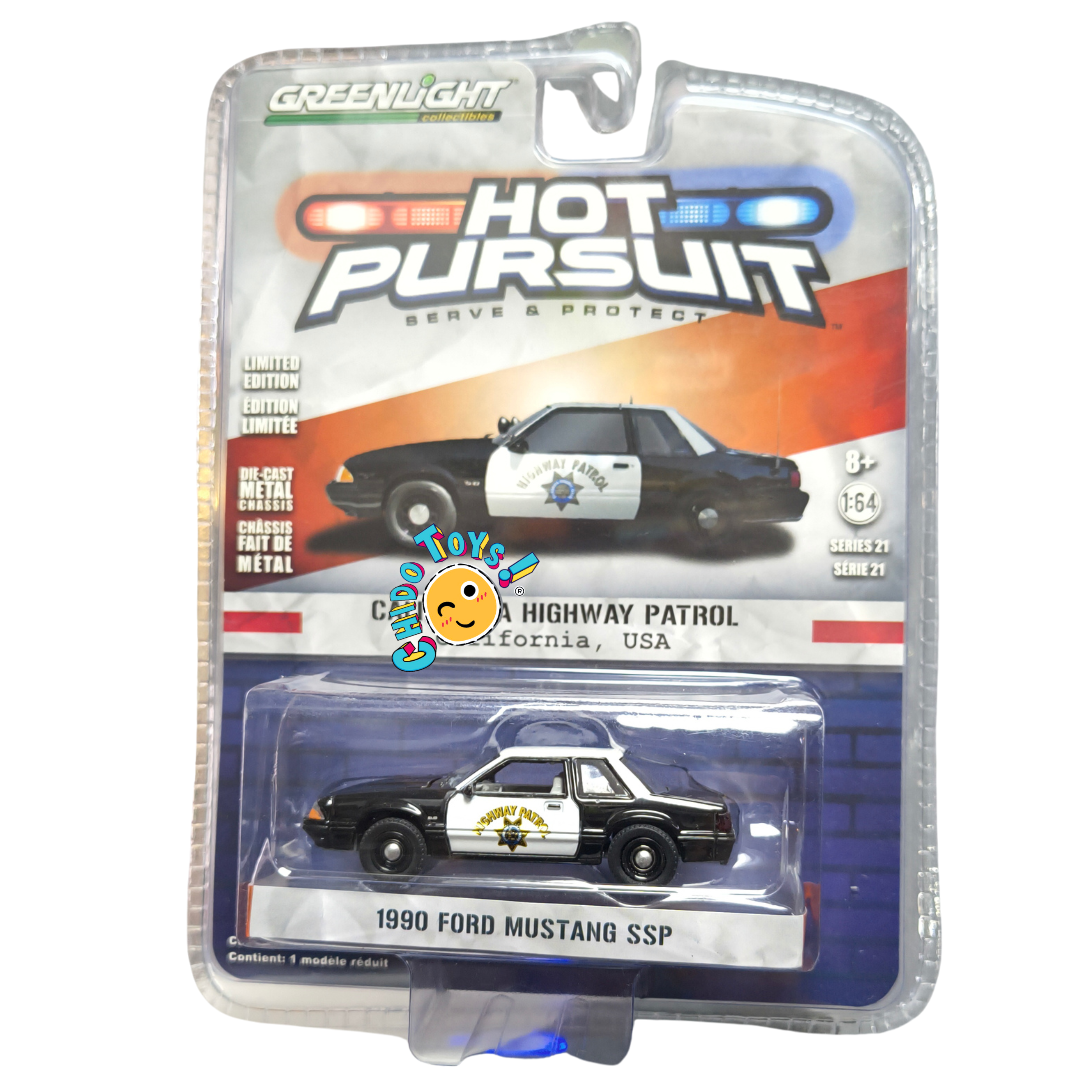 GreenLight Ford Mustang SSP 1990 1:64 negro y blanco, patrulla California Highway Patrol con chasis metálico y llantas de goma.