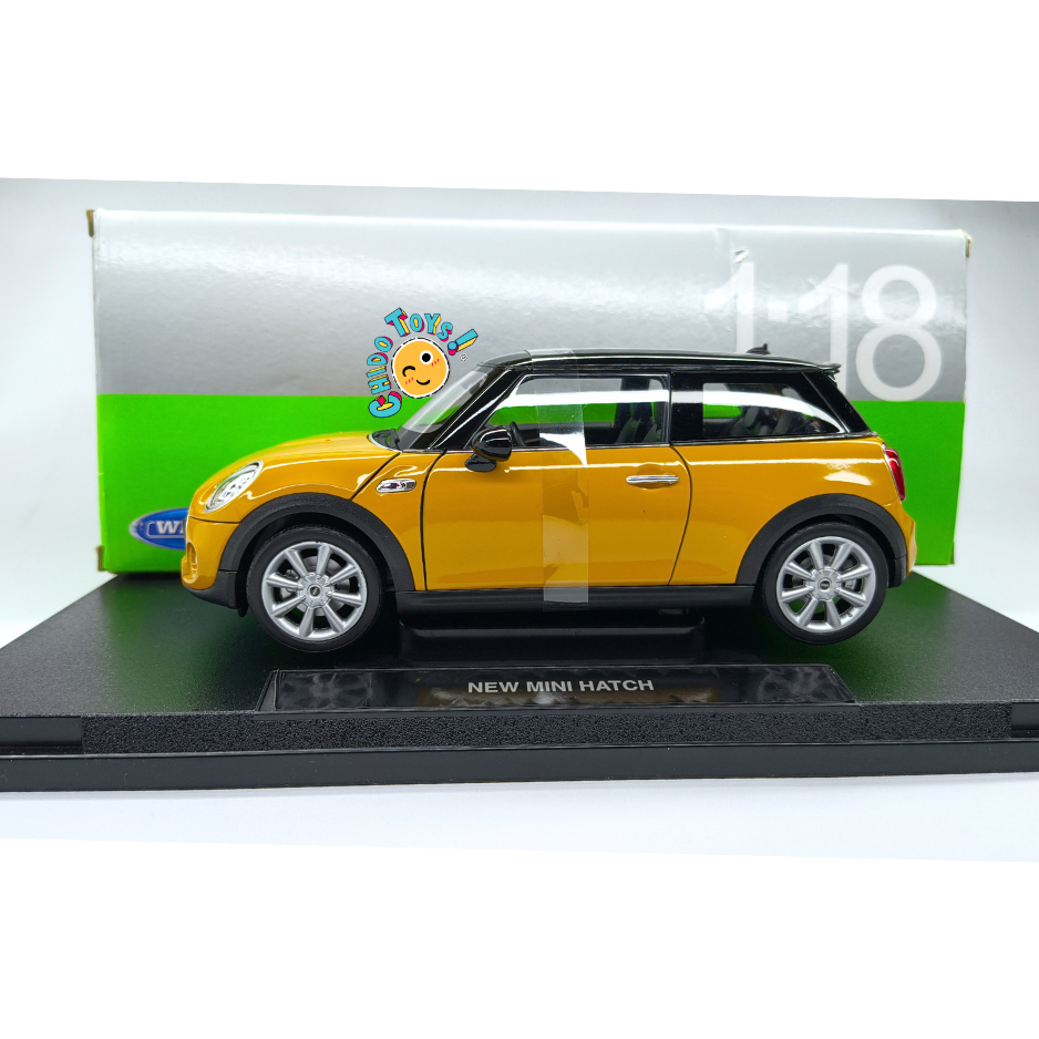Welly NEX MINI Cooper S Hatch 2015 escala 1:18 color Volcanic Orange con techo negro, base de exhibición y caja original.