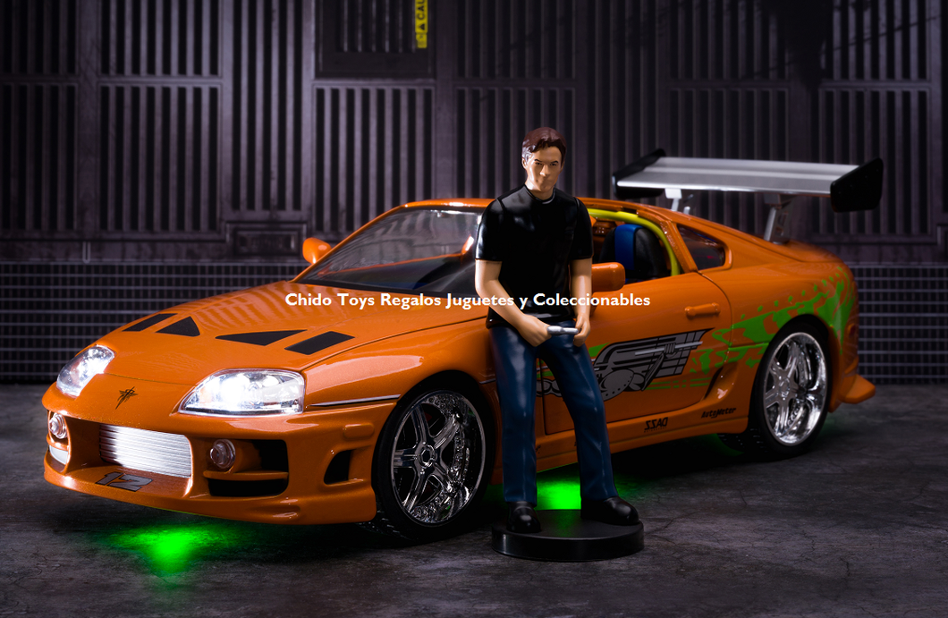 Auto a escala marca Jada, Modelo Toyota Supra con Iluminación Led y Figura de Brian