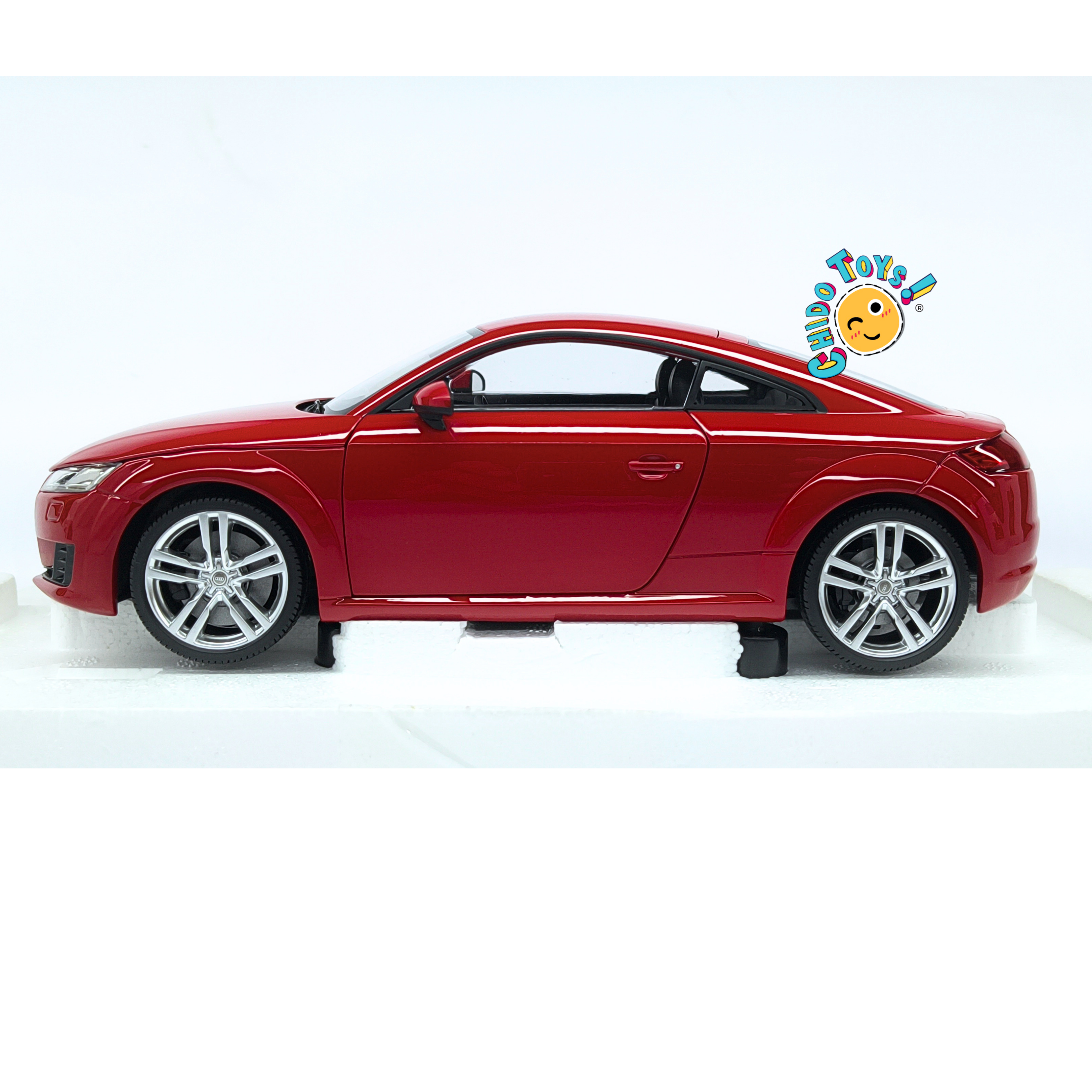 Audi TT Coupé 2014 Minichamps Audi Collection 1:18 Tango Red apertura total