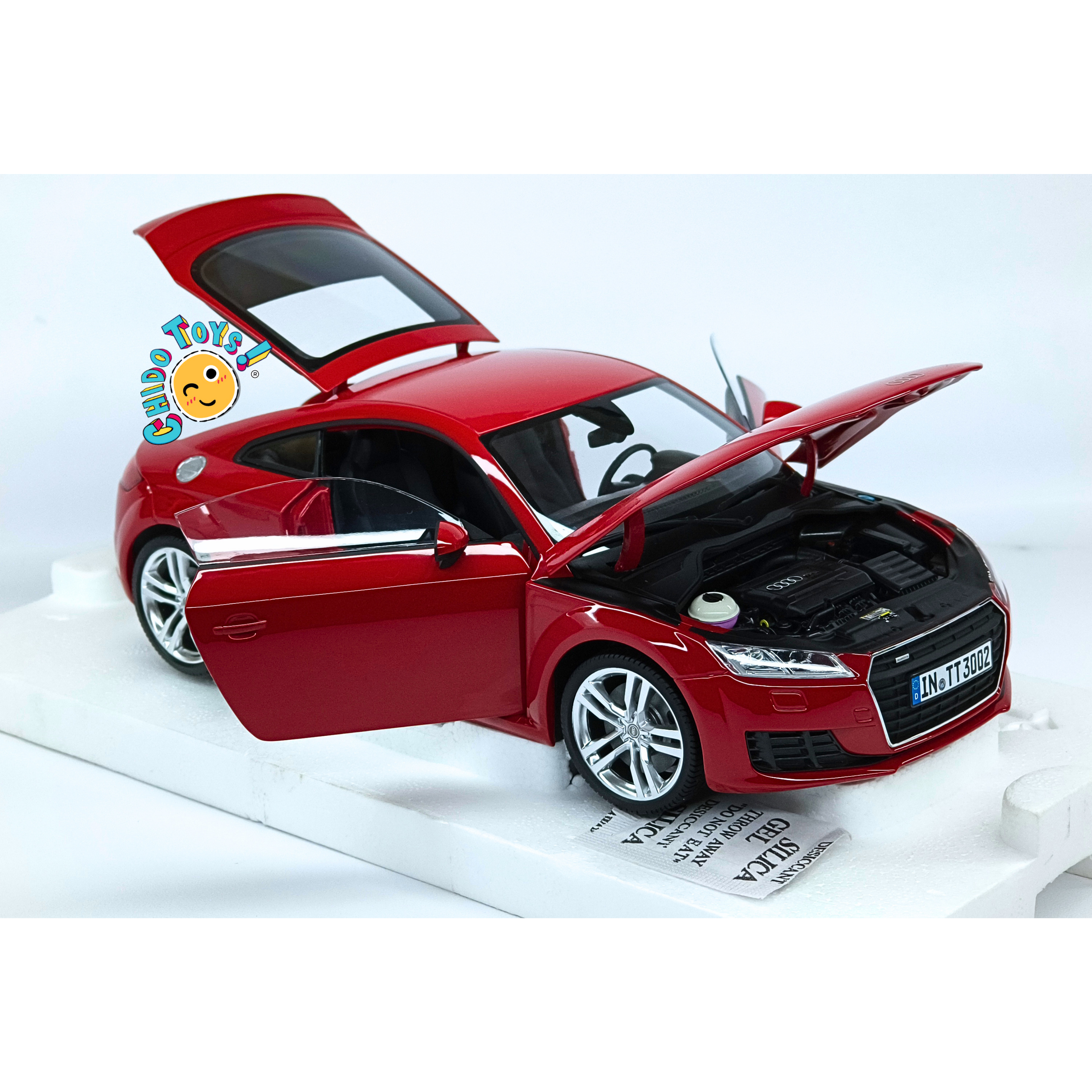 Audi TT Coupé 2014 Minichamps Audi Collection 1:18 Tango Red apertura total